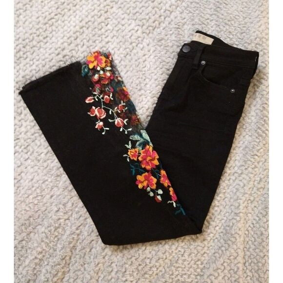 We the free Embroidered floral denim capri Sz 24 Blk Boho Cottagecore Feminine - Picture 4 of 11